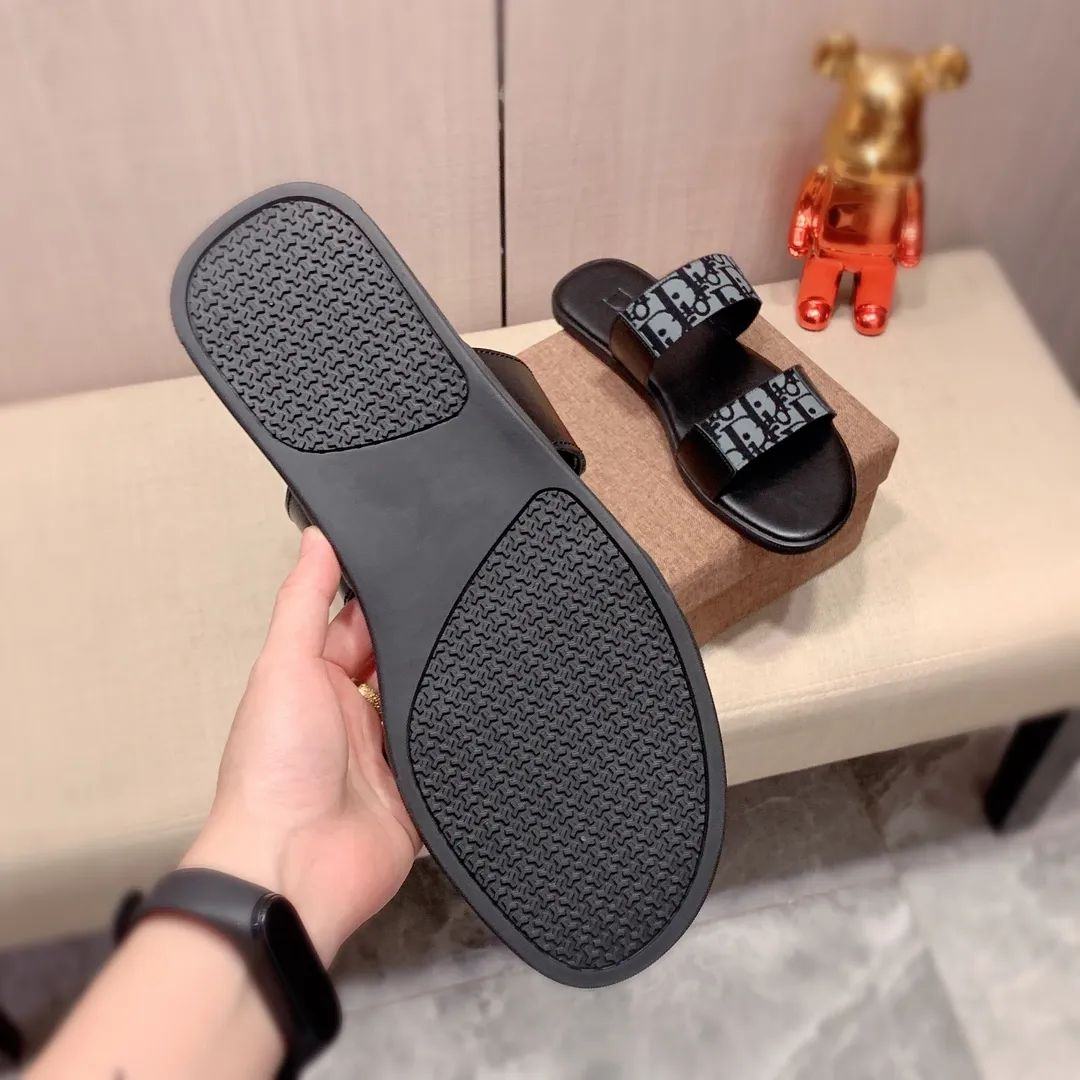 Slippers: New model: Factory price 220 🎩🎩🔥🔥《Dior* 》【High·Version】Series of slippers, top purchasing agent🔍🔍Men's 2020 counters are on sale at the same time, imported from Italy, original selected cowhide, exquisite workmanship,), sole: (super comfortable) original factory special supply Original sole, ⚠️Exclusive double-layer movable molded sole, super comfortable⚠️, real shot 🎬The real thing is more beautiful🔍🔍original quality, you can go in and out of the counter at will, 266 positive code 38-44, long-term availability